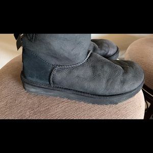 Black Ugg boots